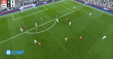 华体会官方网站-巴尔韦德头球做球，姆巴佩禁区内兜射稍稍偏出球门