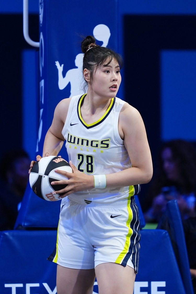 华体会体育官网-李月汝WNBA赛季高光:转战飞翼焕发新生,对阵狂热独得20分