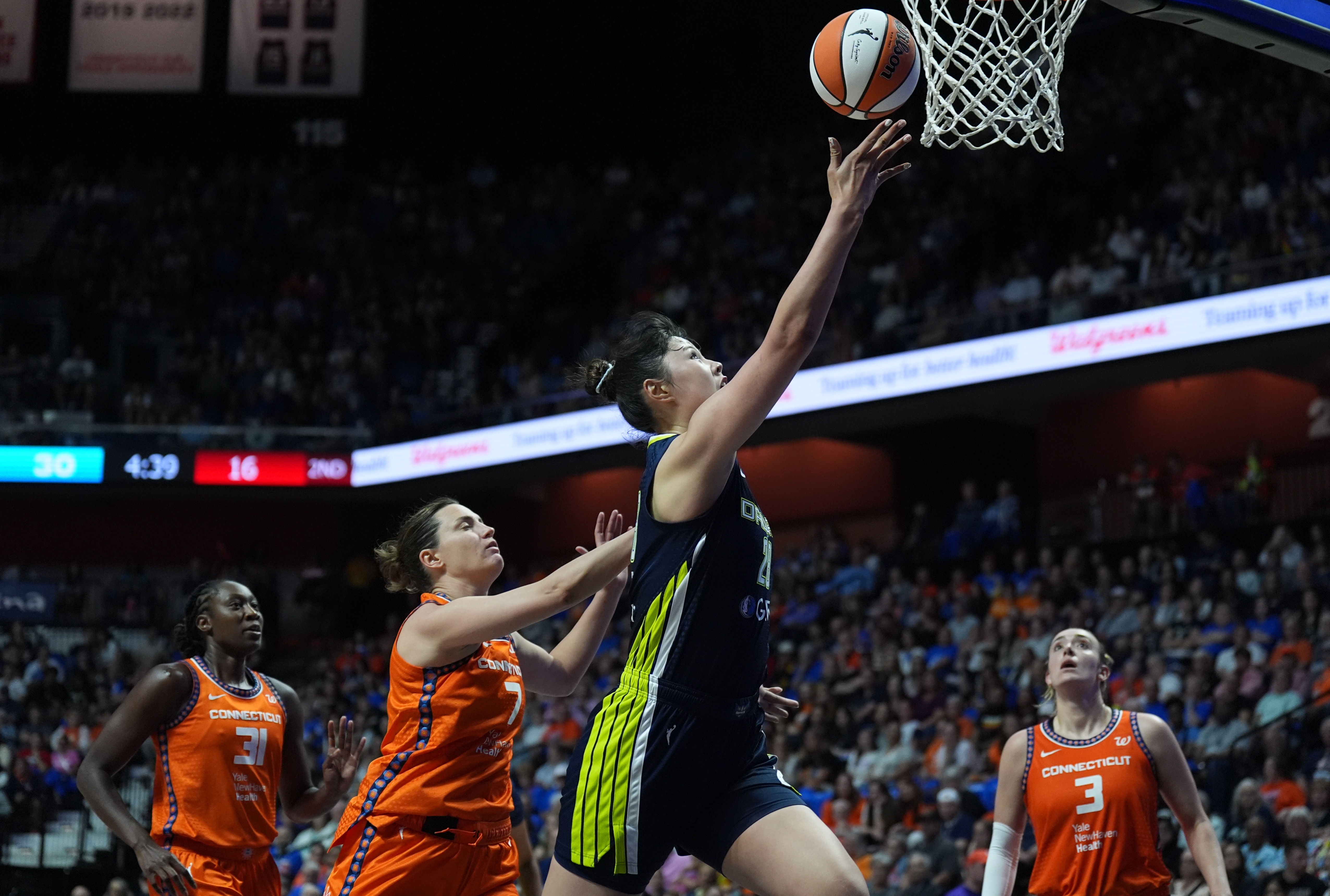 华体会体育官网-李月汝WNBA赛季高光:转战飞翼焕发新生,对阵狂热独得20分