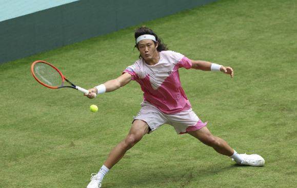 华体会体育官网-张之臻草地胜梅德维德夫 距大满贯种子一步之遥？