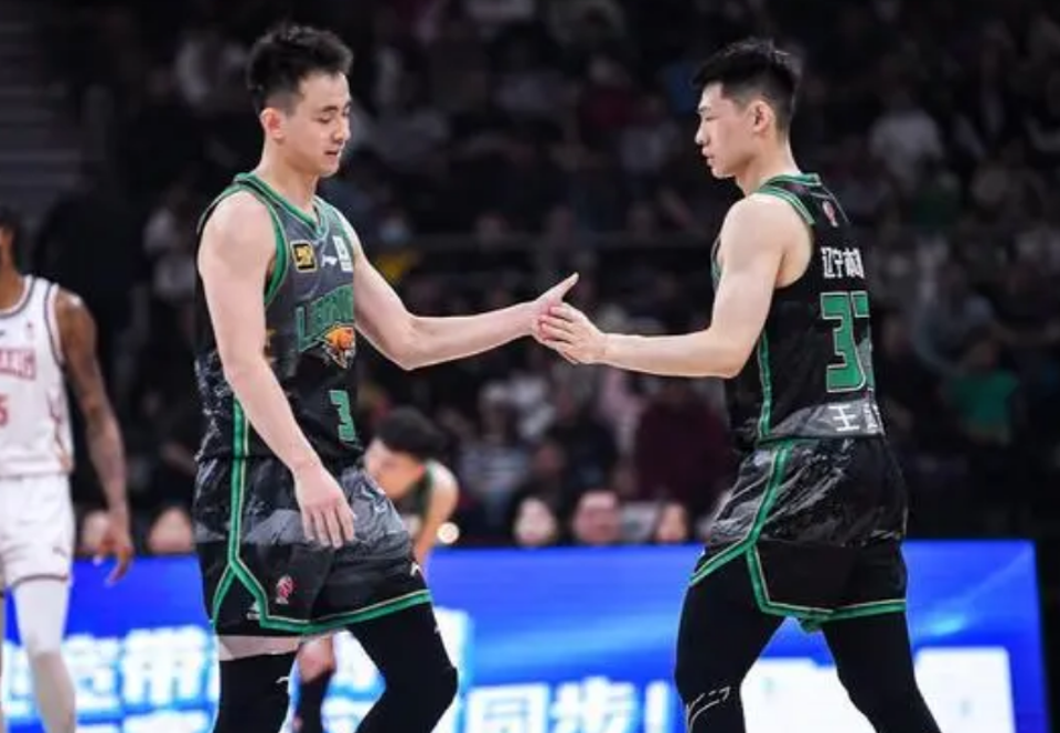 华体会官方网站-郭艾伦就换个他？赵继伟回归他又遭弃用，全队赢7分他5中2在场-6